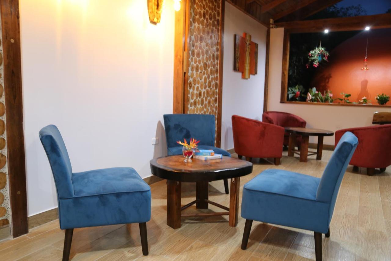 Sisakuna Lodge Mindo Esterno foto
